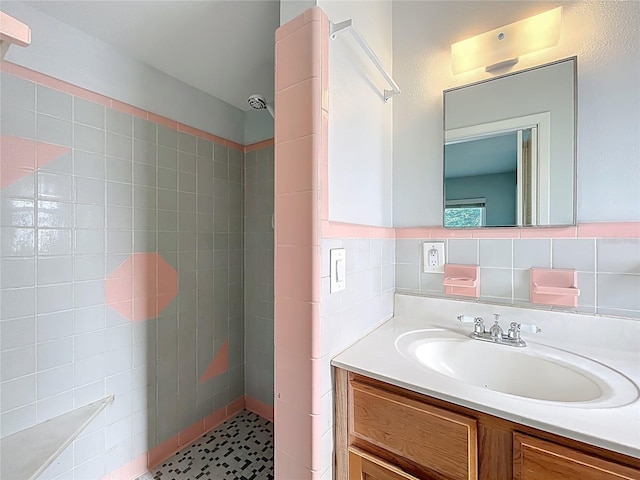 2631 Mcdonald Ter, Mount Dora, FL 32757 - bathroom with vanity, tile walls, and tiled shower