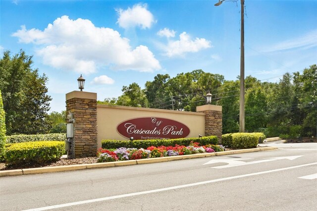 view of community / neighborhood sign