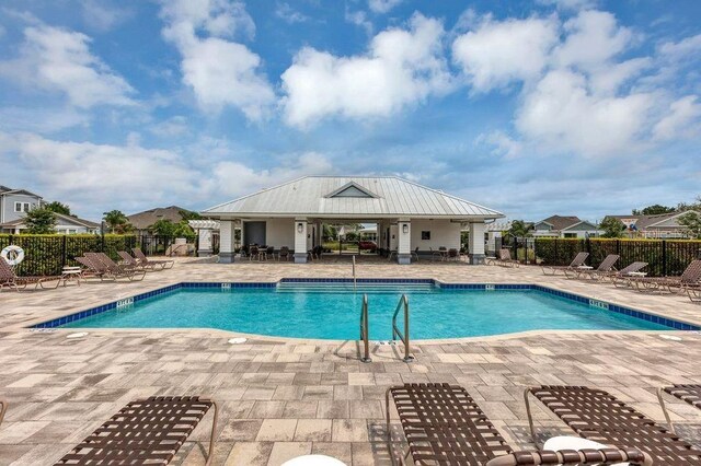 2127 Bay Line Rd, Oakland, FL 34787 - community pool with fence and a patio area