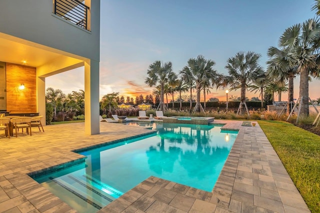 7905 Jacks Club Dr, Kissimmee, FL 34747 - view of swimming pool featuring a patio area, outdoor dining area, and a pool with connected hot tub