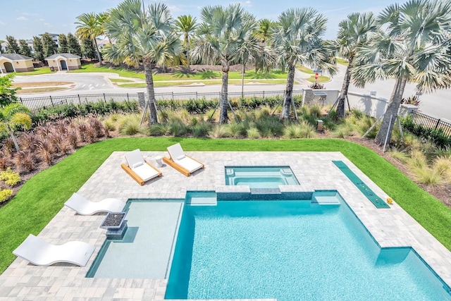 7905 Jacks Club Dr, Kissimmee, FL 34747 - view of swimming pool featuring a patio and a pool with connected hot tub