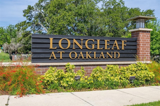 view of community / neighborhood sign