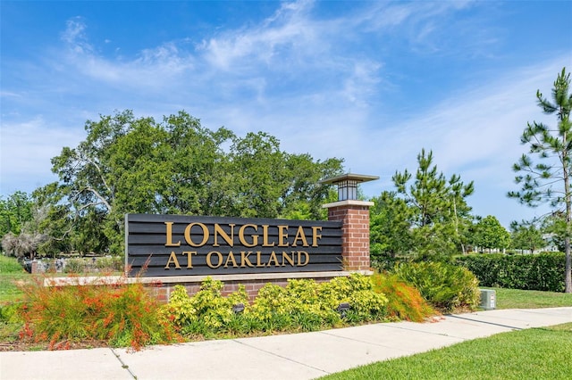 view of community / neighborhood sign