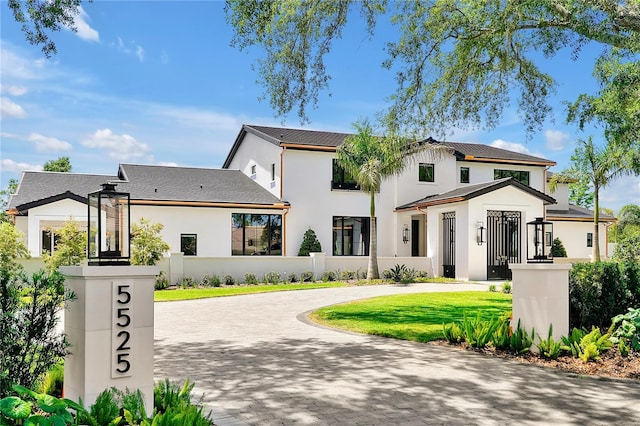 5525 Isleworth Country Club Dr, Windermere, FL 34786 - modern inspired farmhouse with stucco siding, curved driveway, and a front yard