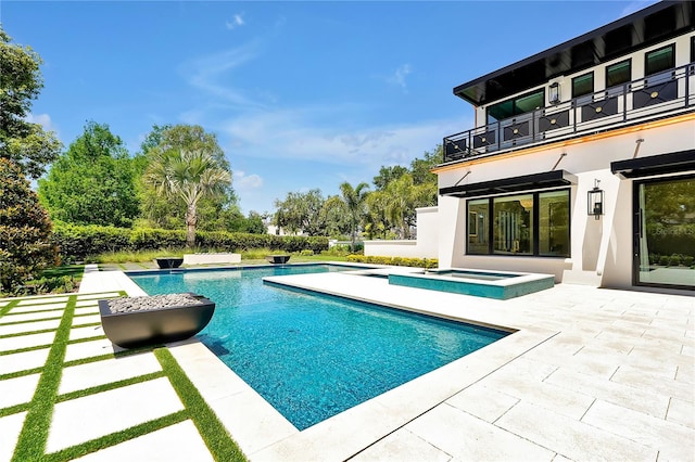 5525 Isleworth Country Club Dr, Windermere, FL 34786 - outdoor pool featuring an in-ground hot tub and a patio