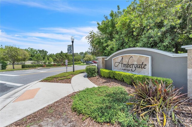 view of community / neighborhood sign