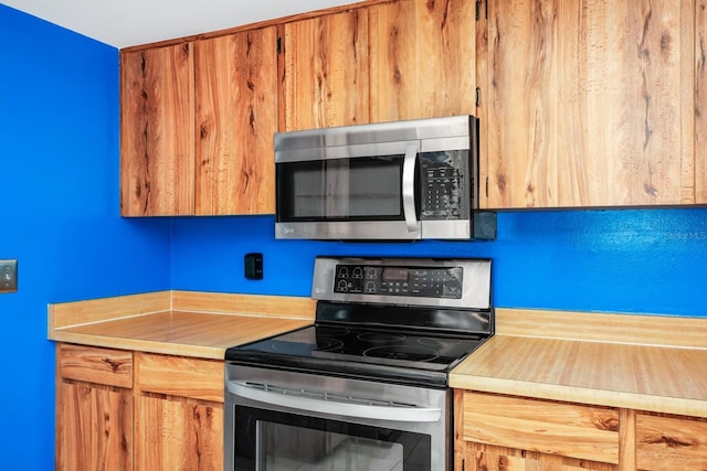 3379 Monika Cir, Orlando, FL 32812 - kitchen with light countertops, decorative backsplash, and appliances with stainless steel finishes
