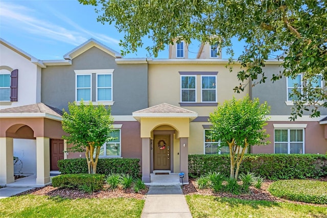 view of front of property featuring stucco siding