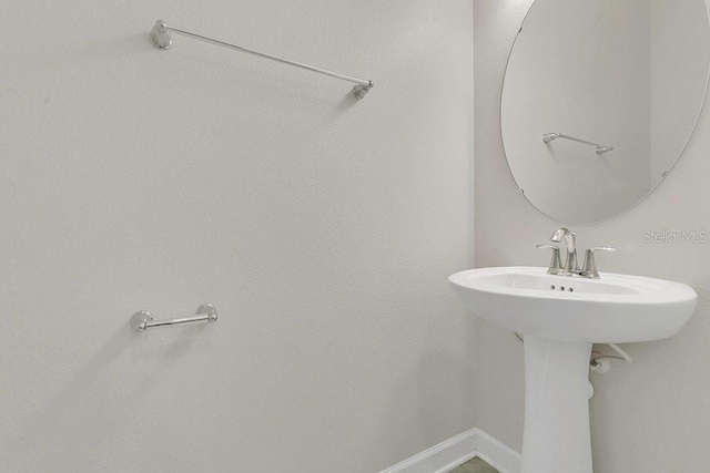 bathroom with baseboards