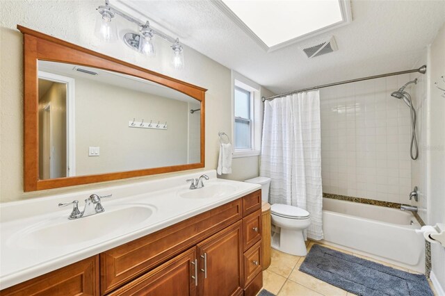 2260 Winslow Cir, Casselberry, FL 32707 - bathroom with toilet, visible vents, shower / bathtub combination with curtain, and a sink