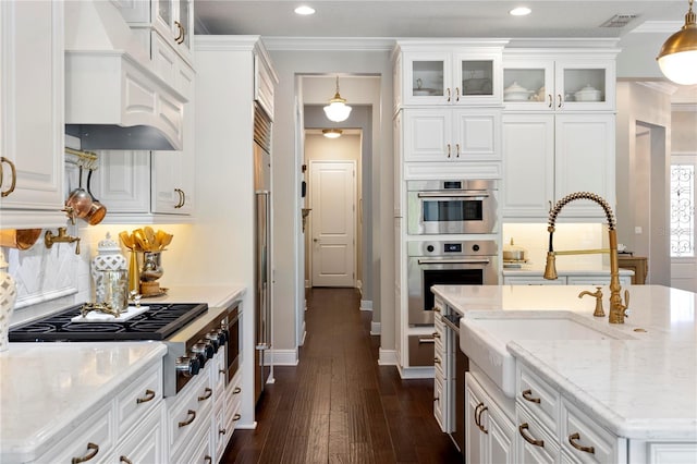 kitchen with a sink, white cabinetry, stainless steel appliances, tasteful backsplash, and visible vents