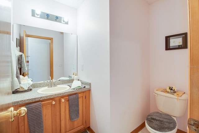 2712 Rolling Broak Dr, Orlando, FL 32837 - bathroom with vanity and toilet