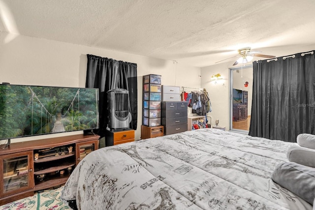 bedroom featuring a ceiling fan and a textured ceiling