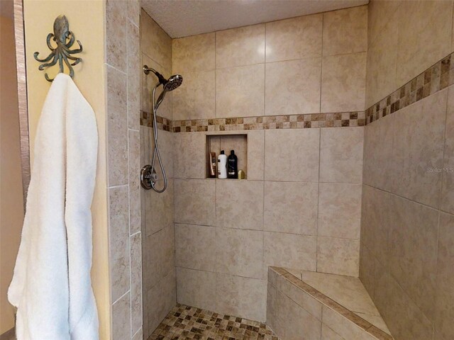 bathroom featuring tiled shower