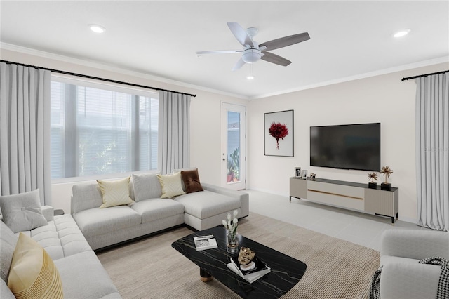 living area with crown molding, a ceiling fan, and recessed lighting