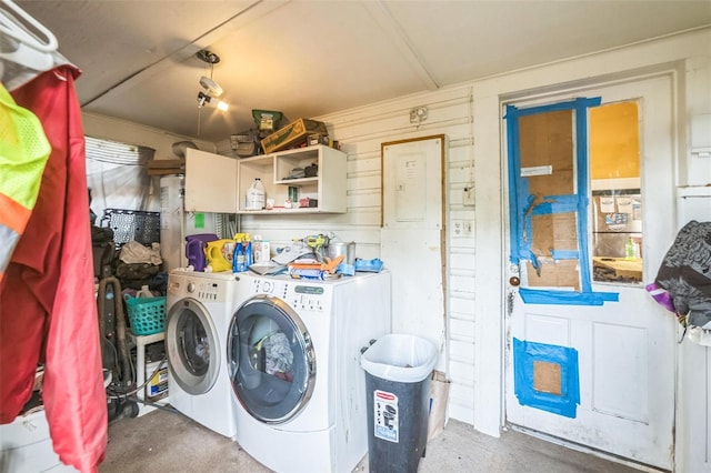 419 Palm Ave, Eustis, FL 32726 - laundry area with washer and dryer and laundry area