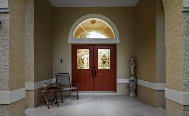 view of exterior entry with stucco siding