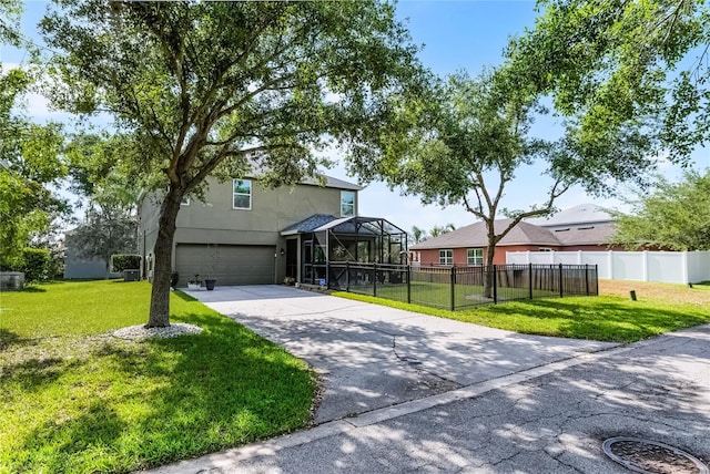 913 Bending Oak Trl, Winter Garden, FL 34787 - traditional home featuring stucco siding, a garage, concrete driveway, and glass enclosure