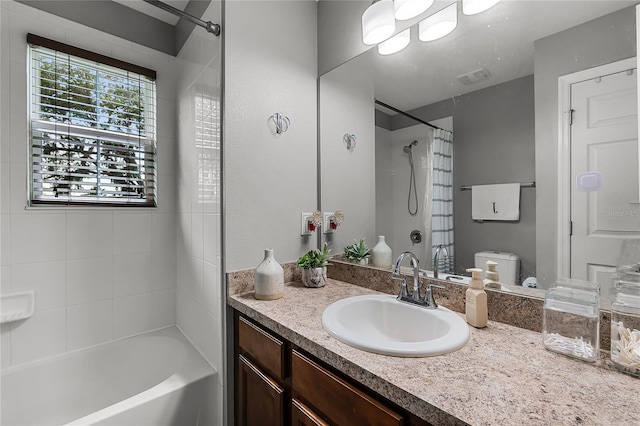 913 Bending Oak Trl, Winter Garden, FL 34787 - bathroom with shower / bath combo with shower curtain and vanity