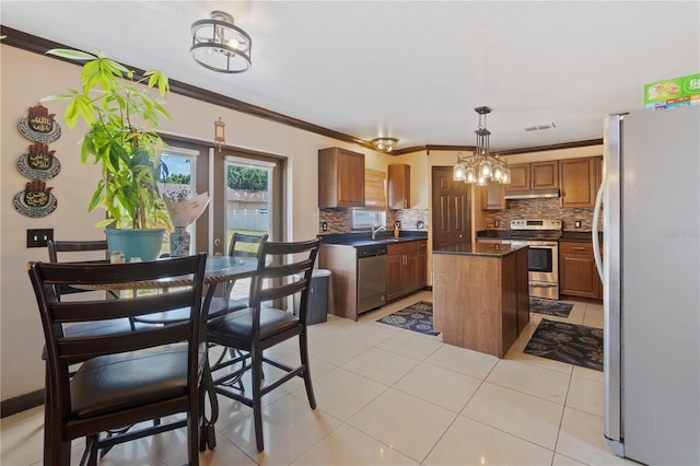 114 Shaddock Dr, Auburndale, FL 33823 - kitchen featuring visible vents, a kitchen island, dark countertops, appliances with stainless steel finishes, and backsplash