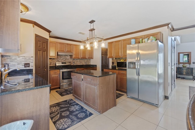 114 Shaddock Dr, Auburndale, FL 33823 - kitchen featuring under cabinet range hood, stainless steel appliances, crown molding, and tasteful backsplash
