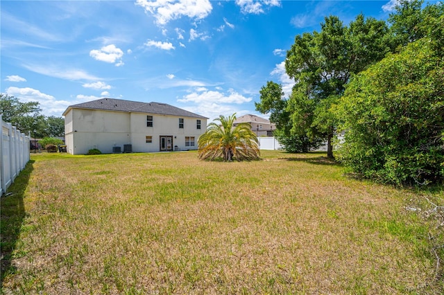 114 Shaddock Dr, Auburndale, FL 33823 - view of yard with fence