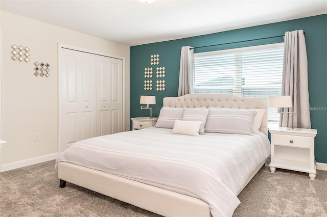 bedroom featuring baseboards, carpet, and a closet