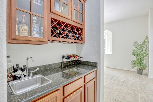 14003 Hampshire Bay Cir, Winter Garden, FL 34787 - bar with a sink, light tile patterned floors, and bar area