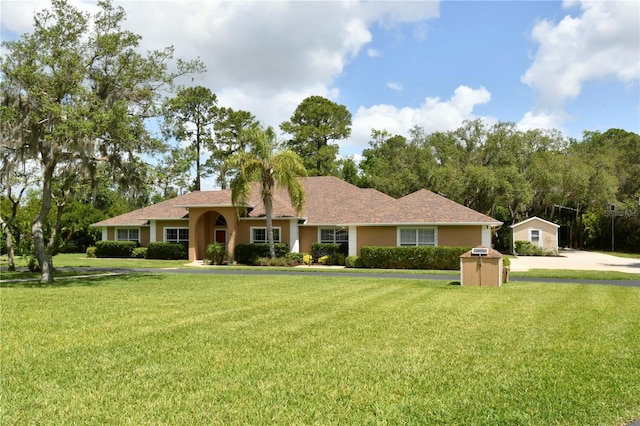 view of front of house featuring a front yard and stucco siding