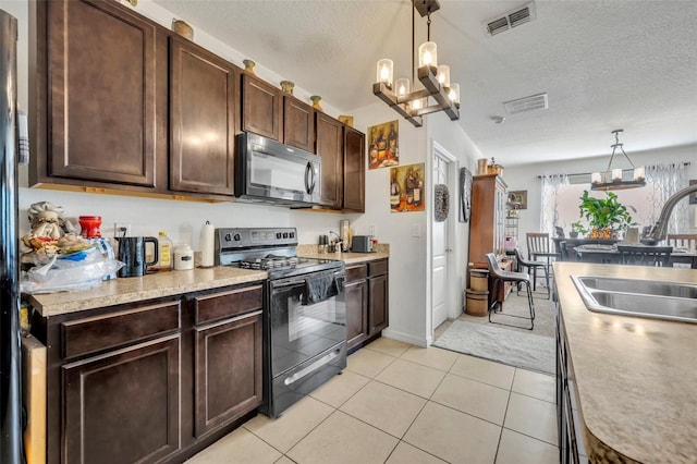 822 Sheen Cir, Haines City, FL 33844 - kitchen featuring a sink, dark brown cabinetry, black appliances, and visible vents