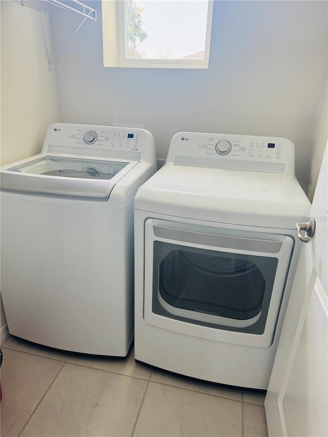 7871 Penrose Pl, Wildwood, FL 34785 - laundry area featuring washer and clothes dryer