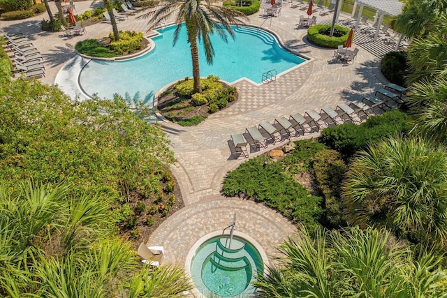 1031 Marcello Blvd, Kissimmee, FL 34746 - community pool with a patio, a hot tub, and a pergola