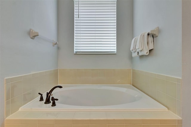 7519 Marker Ave, Kissimmee, FL 34747 - full bath with a garden tub