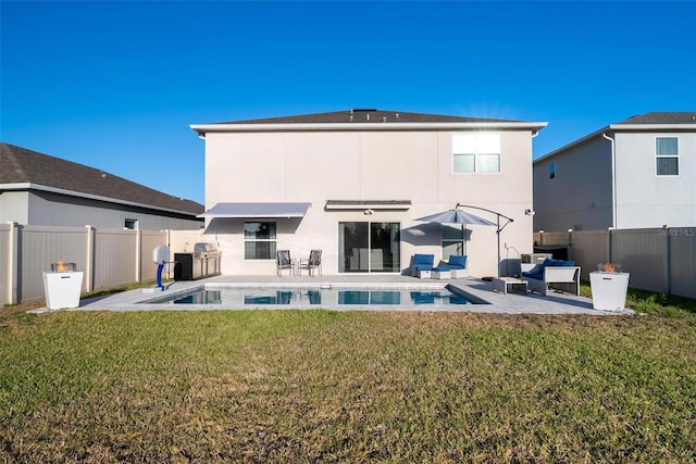 555 Meadow Bend Dr, Davenport, FL 33837 - rear view of property featuring a patio area, stucco siding, and an outdoor living space