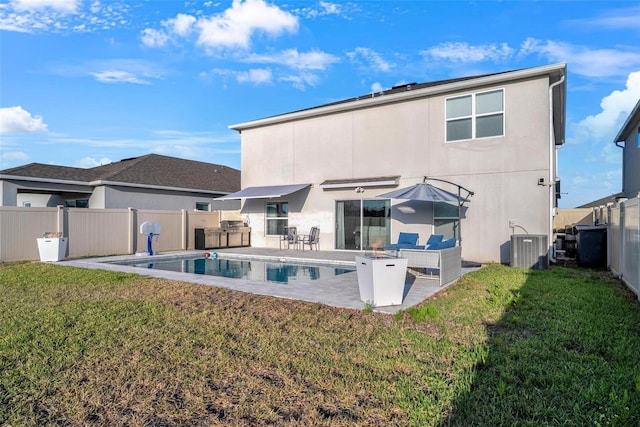 555 Meadow Bend Dr, Davenport, FL 33837 - rear view of property featuring a patio, stucco siding, and central AC