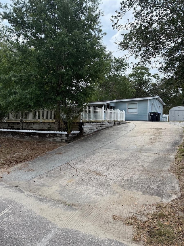 1238 Lakecrest Dr, Apopka, FL 32703 - view of front of house featuring driveway