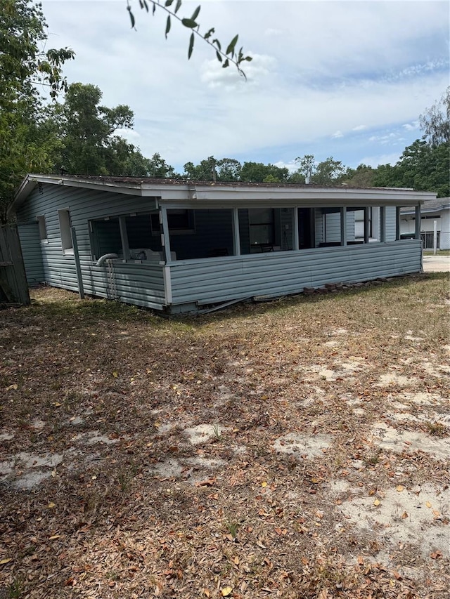 1238 Lakecrest Dr, Apopka, FL 32703 - view of front of home featuring a sunroom