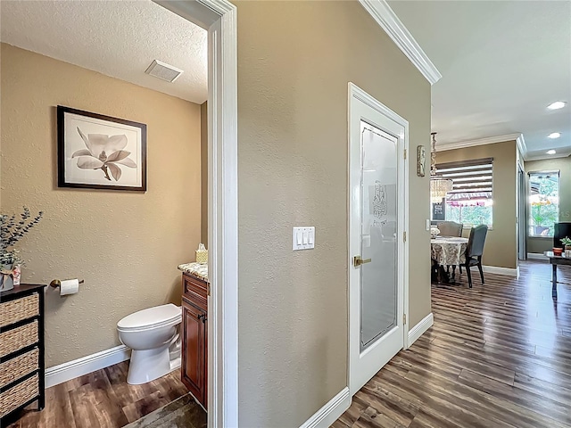 3008 Sutton Woods Dr, Plant City, FL 33566 - full bathroom with crown molding, a textured wall, wood finished floors, and visible vents