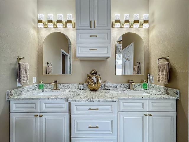 3008 Sutton Woods Dr, Plant City, FL 33566 - full bathroom with double vanity, a sink, and a textured wall