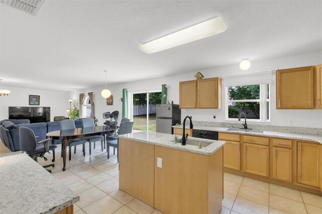 2658 Palmetto Ridge Cir, Apopka, FL 32712 - kitchen with a sink, freestanding refrigerator, a kitchen island with sink, and light tile patterned flooring