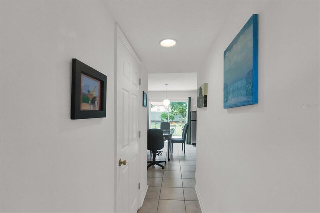 2658 Palmetto Ridge Cir, Apopka, FL 32712 - hall featuring baseboards and light tile patterned floors