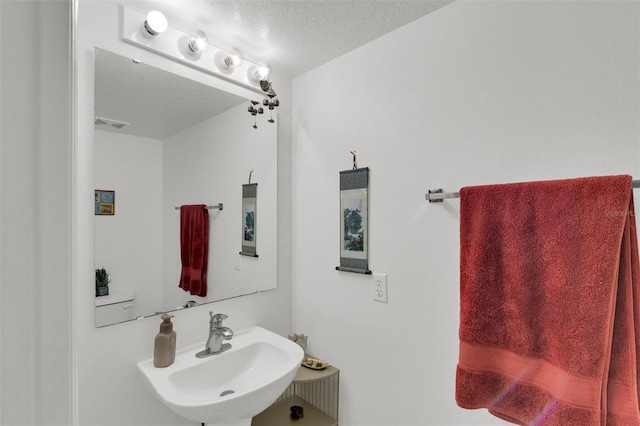 2658 Palmetto Ridge Cir, Apopka, FL 32712 - bathroom featuring a sink and a textured ceiling