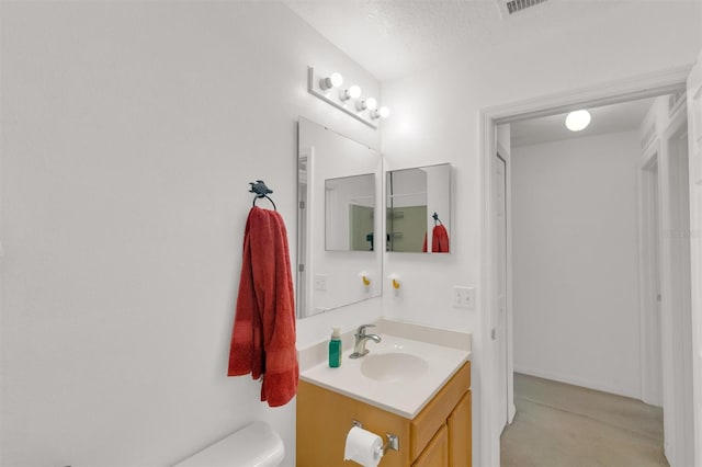 2658 Palmetto Ridge Cir, Apopka, FL 32712 - half bath featuring vanity and toilet
