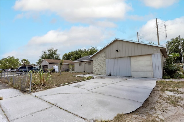 1828 Matterhorn Dr, Orlando, FL 32818 - view of front of house with a detached garage, fence, and concrete driveway