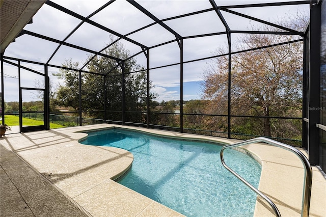 27127 Stoney Brook Dr, Leesburg, FL 34748 - swimming pool featuring a patio and glass enclosure