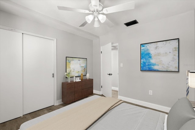 2014 10th St NW, Winter Haven, FL 33881 - bedroom featuring baseboards, a closet, wood finished floors, and visible vents