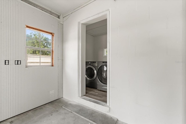 2014 10th St NW, Winter Haven, FL 33881 - laundry area featuring independent washer and dryer