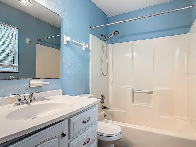 499 W Beresford Rd, Deland, FL 32720 - full bathroom featuring toilet,  shower combination, vanity, and a textured wall