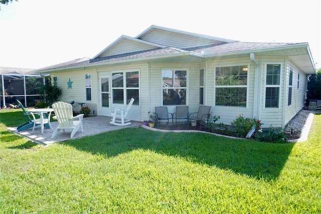 32900 Crooked Oaks Ln, Leesburg, FL 34748 - rear view of house featuring a patio area, a yard, and roof with shingles