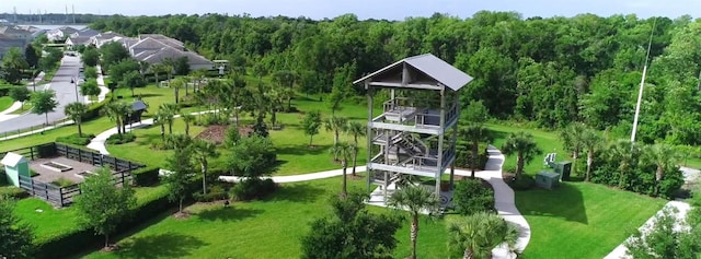 birds eye view of property featuring a forest view